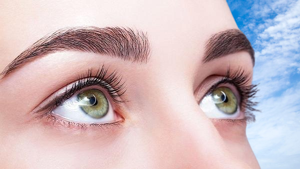 How To Grow Your Eyelashes Naturally