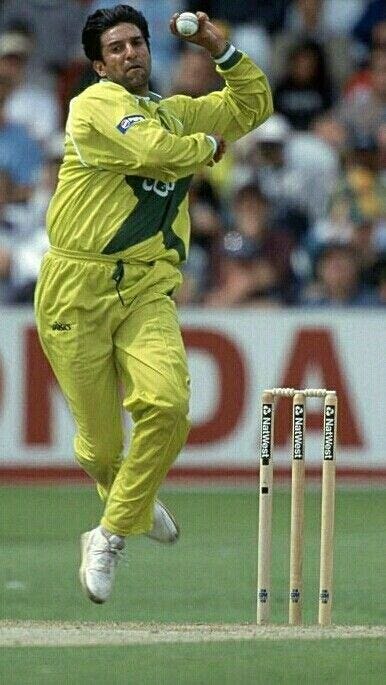 “Wasim Akram: The Swinging Sultan of Cricket”