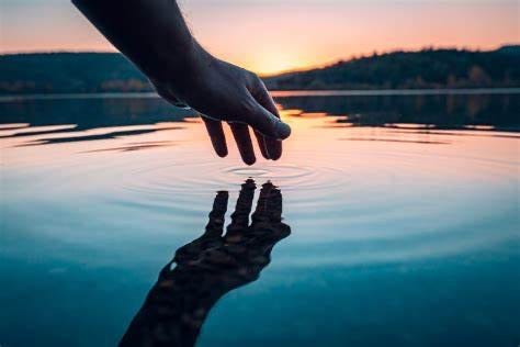 Do You Bathe in the Waters of Self-Reflection Every Day? Discover the Transformative Power Within