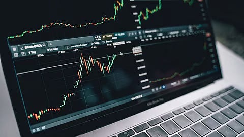 Nowe platformy inwestycyjne pod lupą: Coinnexis, Coremarketrades, Cryptoavaearnings i inne —…