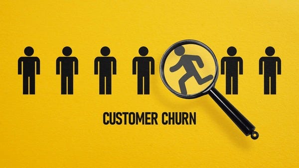 Predição e Insights de Cancelamento de Clientes