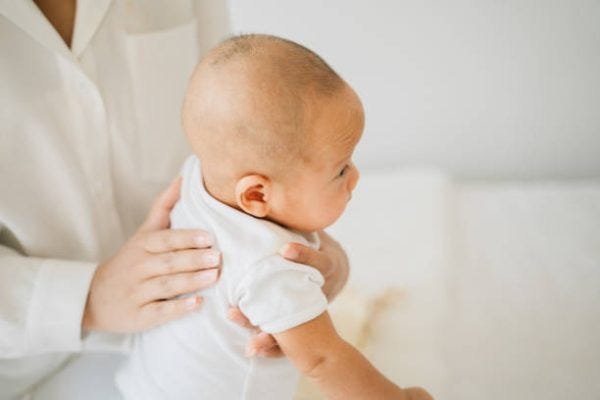 https://www.thebabysmiles.com/how-to-get-rid-of-hiccups-in-a-baby/