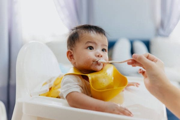 https://www.thebabysmiles.com/baby-food-guide-to-starting-your-baby-on-solid-food/