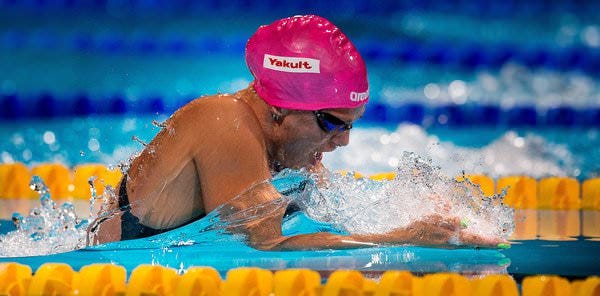 2015 world swimming championships. Swimmer doing breaststroke in pink hat