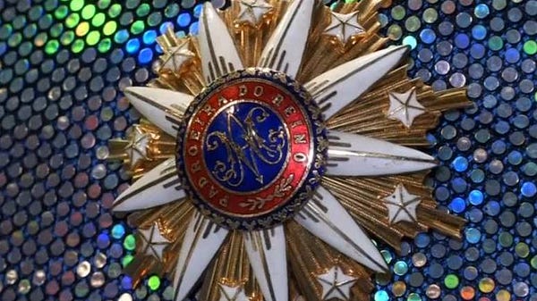 1*eXOHVaddzgE7GG1zJRhMyA Michael Jackson usou insígnia de uma ordem dinástica portuguesa