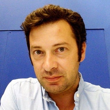 Selfie of a man (Pedro Moura) with a blue background
