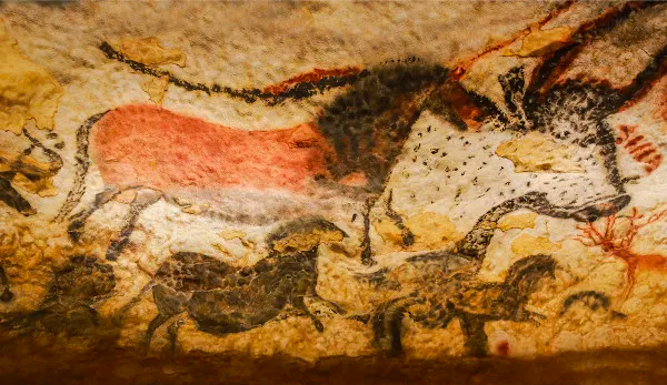 Arte rupestre em parede de caverna no Vale de Vezere, na França.