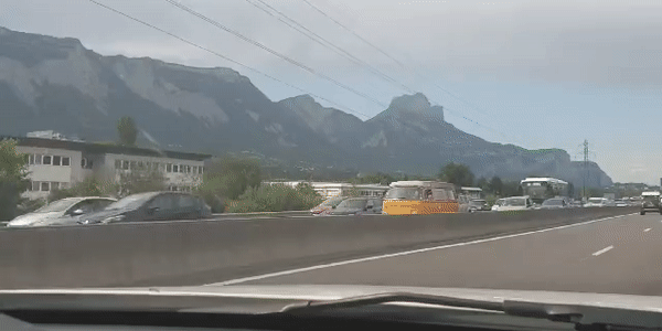 Video showing traffic on opposite side of the road during end-of-work day rush hour