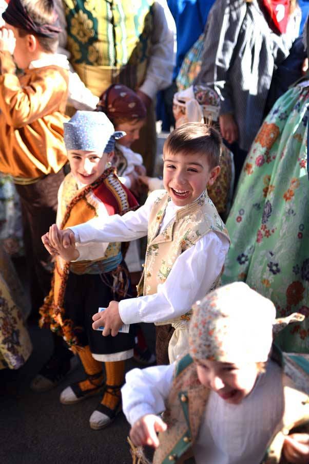 kids dressed up in traditional clothes at falls valencia