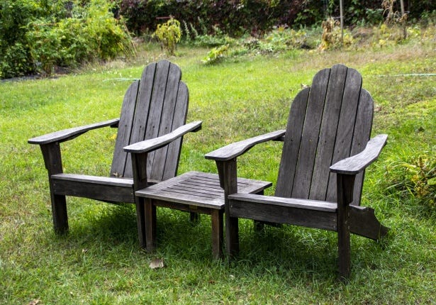 Chairs in a grassy lawn — CC0 Public Domain