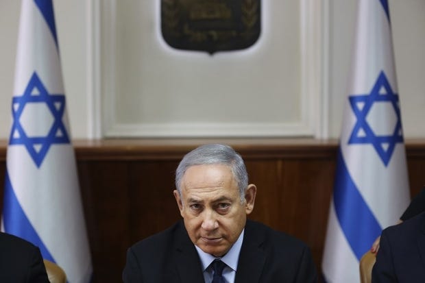 El primer ministro israelí Benjamín Netanyahu asiste a la reunión semanal del gabinete en Jerusalén el 28 de octubre de 2018. (Foto: AFP)