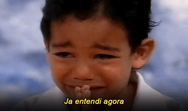 Meme bastante difundido na internet, de uma cena do programa do Silvio Santos. Nele, uma criança entre seis e sete anos, pele negra clara, olhos pequenos e amendoados, chora, com as mãos postas perto da boca, dizendo “Já entendi agora”.