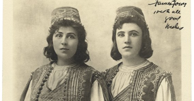 A black and white 1904 photograph of two actors in matching costumes as TWELTH NIGHT’s Viola and Sebastian