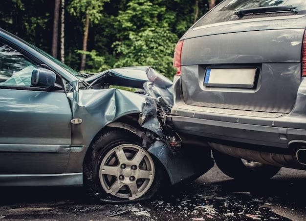 Road accident involving 2 cars