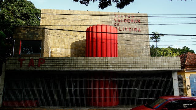 Entrada do teatro Valdemar de Oliveira