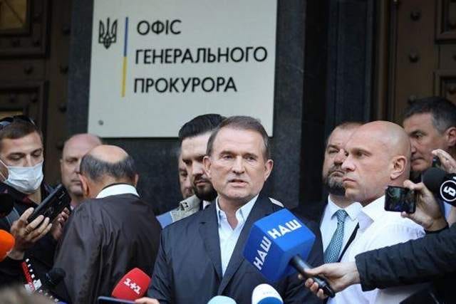 Медведчук заявив, що високі посадові особи радили йому виїхати з України