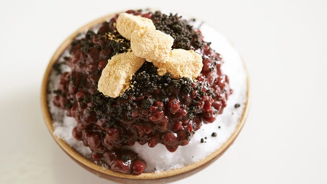 © Shutterstock | Korean Shaved Ice Dessert