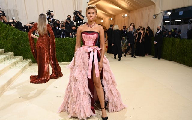 Storm Reid in a pink gown at the entrance of the Met.