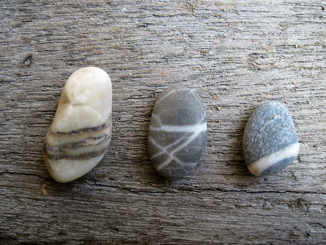 3_stones_on_wood