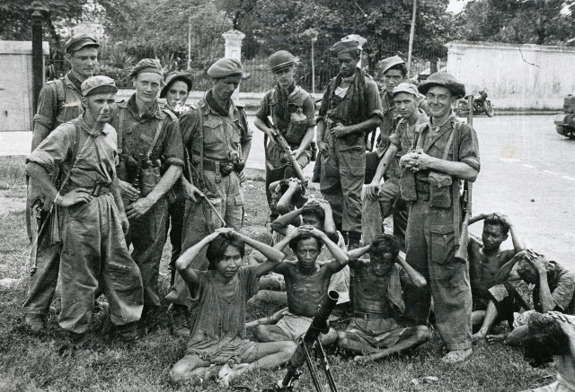 Foto Pejuang Kemerdekaan Indonesia yang Tertangkap Tentara Belanda di Solo Tahun 1948 (T. SCHILLING, DLC, NA)