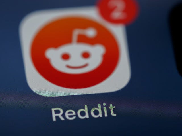 The Reddit App’s alien icon shows two new messages await.