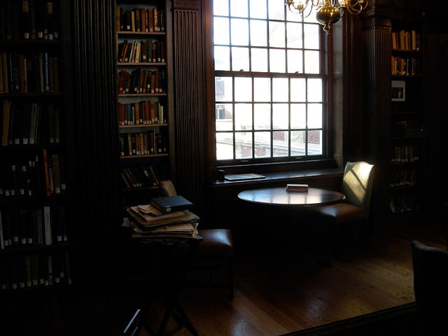 Inside Pierson College Library: the main reading room. New Haven, U.S.A., July 2007.