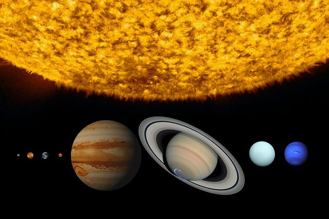 Why is Saturn relatively evenly colored compared to Jupiter-