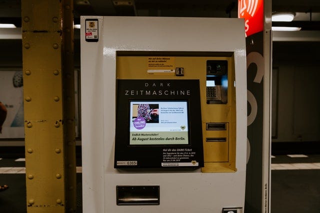 Touch screen kiosk