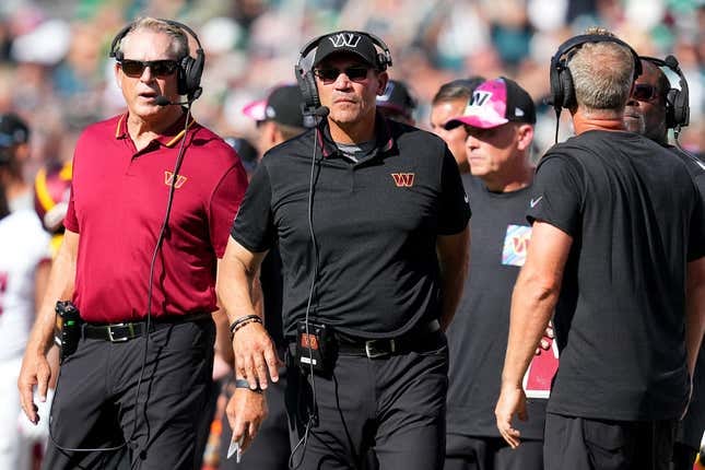 Jack Del Rio (l.) and Ron Rivera have made a mess of a promising season in Washington.