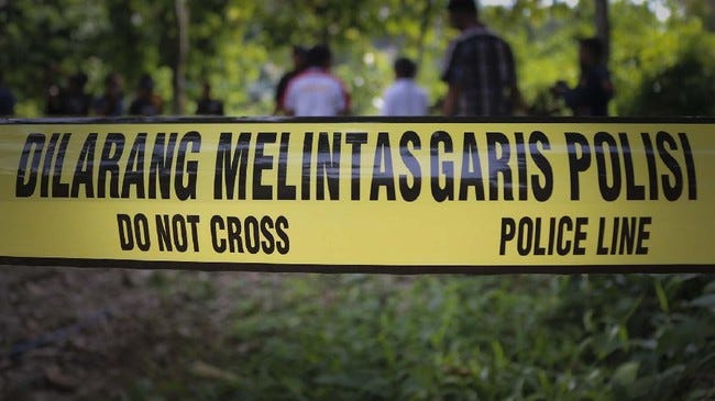 Baca artikel CNN Indonesia “Misteri Mayat Tanpa Busana dan Luka Sadis pada Leher di Sungai Jombang”