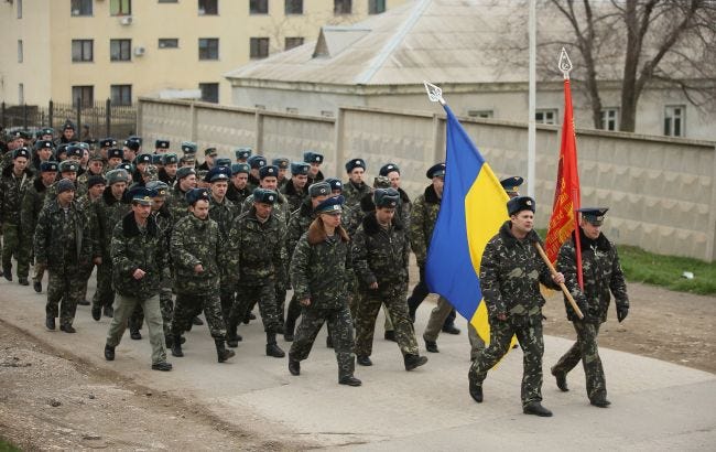 Ukrainian military men leaving their base in Crimea. Getty Images
