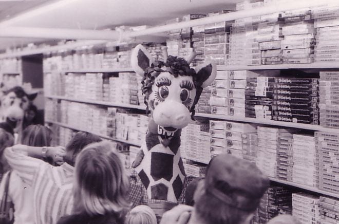 Geoffrey Giraffe : Star Wars Visits Toy's R Us In Torrance, CA, Fall 1977