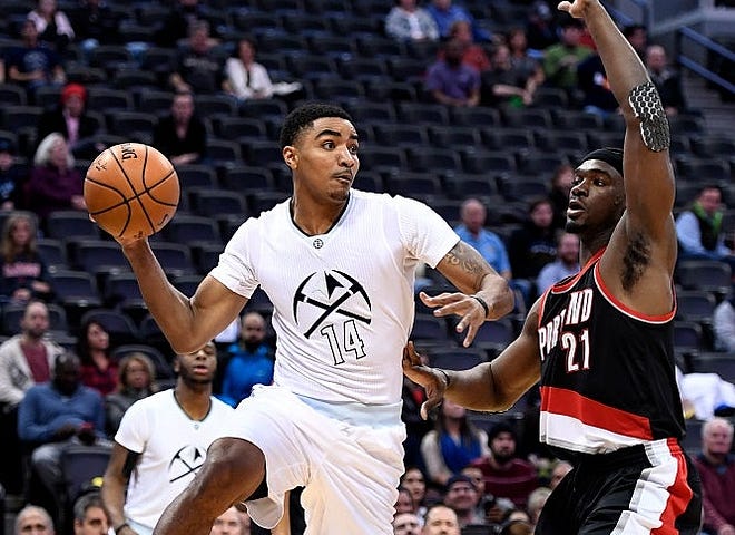 Gary-harris-makes-a-pass-on-portland-trail-picture-id630010936