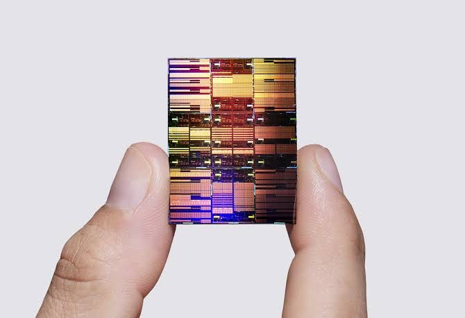IBM Just Built the World’s First 0.7nm Chip — and It Could Change AI Forever