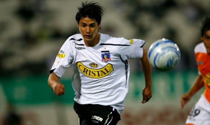 Yashir Pinto Islame com a camisa do Colo-Colo.