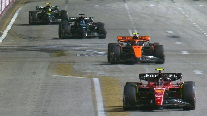 Top-4 Drivers including (Carlos Sainz, Lando Norris, Geroge Russell & Lewis Hamilton) cathcing up the race leaders in SIngapore GP 2023