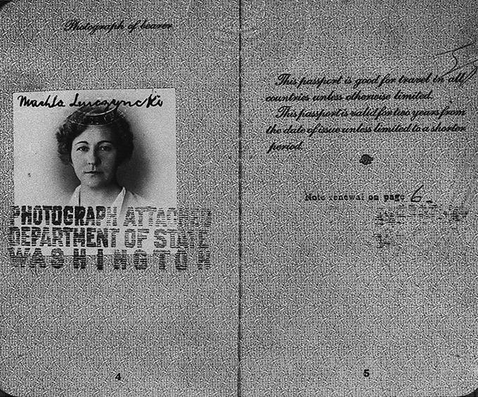 Passaporte estadunidense utilizado por Elise Ewert, em 1935, com o nome de Machla Lenczycki.