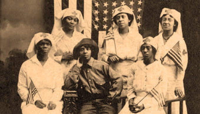 Picture of Nurse Mary Mahoney (bottom row, center) together with other female medical aid.