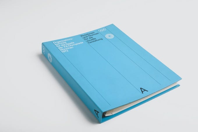 Portada de libro. Es la guía de estilo o branding book de las Olimpiadas de Munich 72, diseñado por Otl Archer.