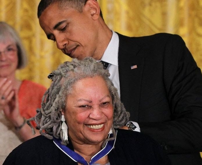 Toni Morrison receiving Presidential award