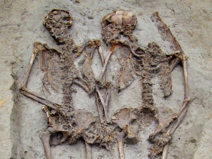 The Lovers of Modena, two ancient skeletons found buried hand in hand