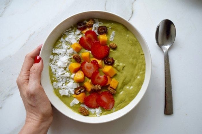 Mango matcha smoothie bowl