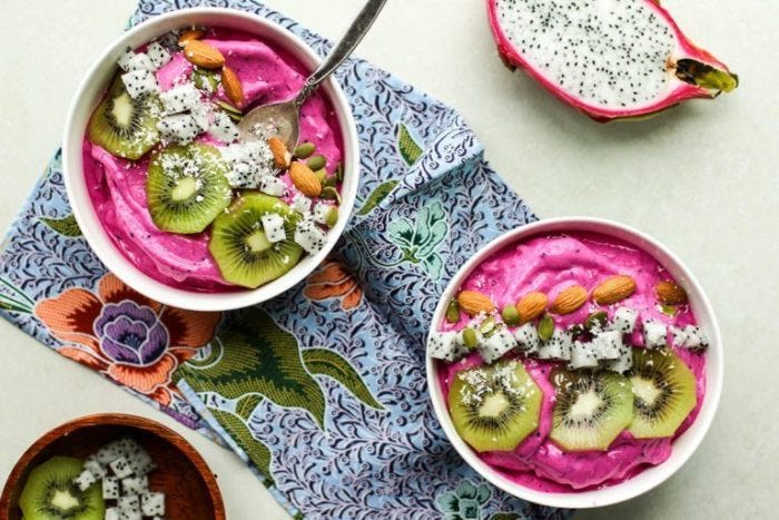 Dragonfruit smoothie bowl