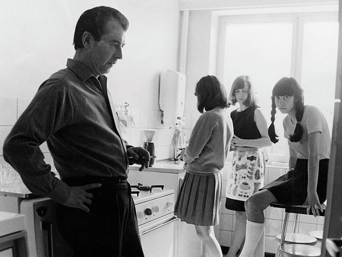 Ben Cami met zijn dochters, 1967