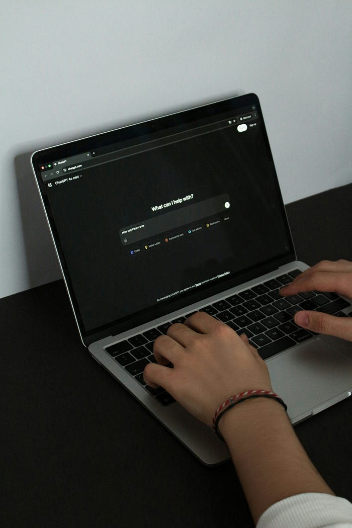 Reverse Prompting: The AI Skill That Instantly Separates Power Users From Everyone Else ⚡