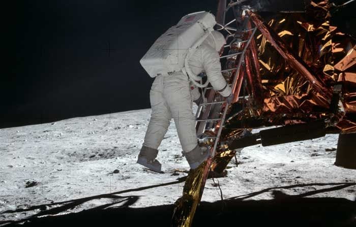 Come arrivammo sulla Luna con una tessera dell’autobus Come arrivammo sulla Luna con una tessera dell’autobus