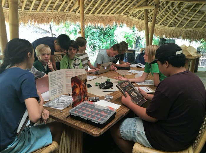 Introdução às habilidades para a vida por meio de Dungeons & Dragons na Green School Bali 2016