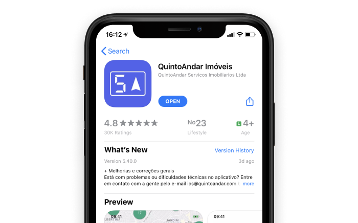 Celular com a página do aplicativo do QuintoAndar na App Store