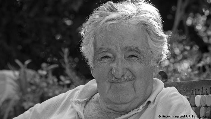 Jose Mujica sebagai contoh tokoh sukses dengan menjadi sederhana namun tetap memiliki pengaruh bagi masyarakat sekitarnya.