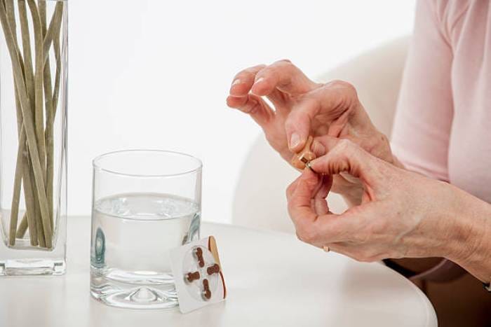 Replacing the button battery for a disposable hearing aid